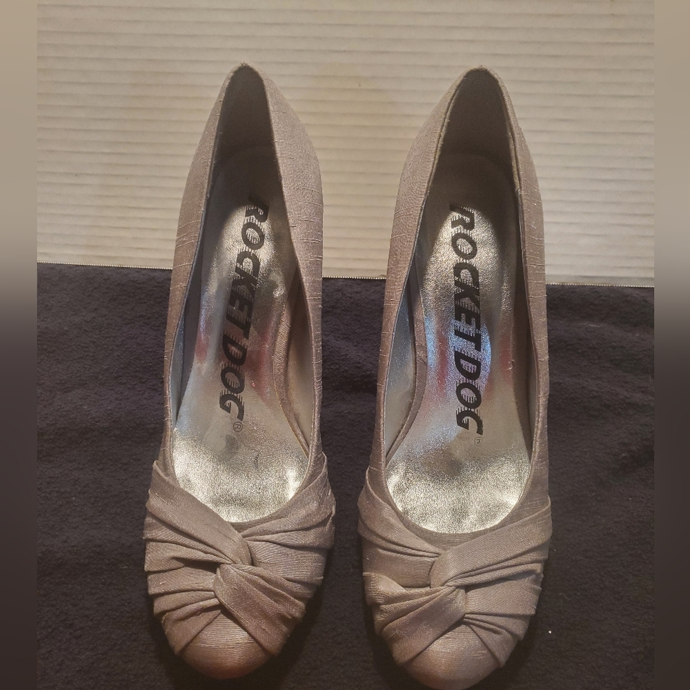 Rocket Dog Heals Size 9